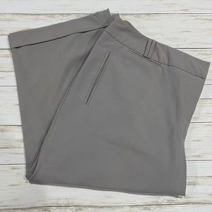 Larry Levine Woman Capri Dress Slacks